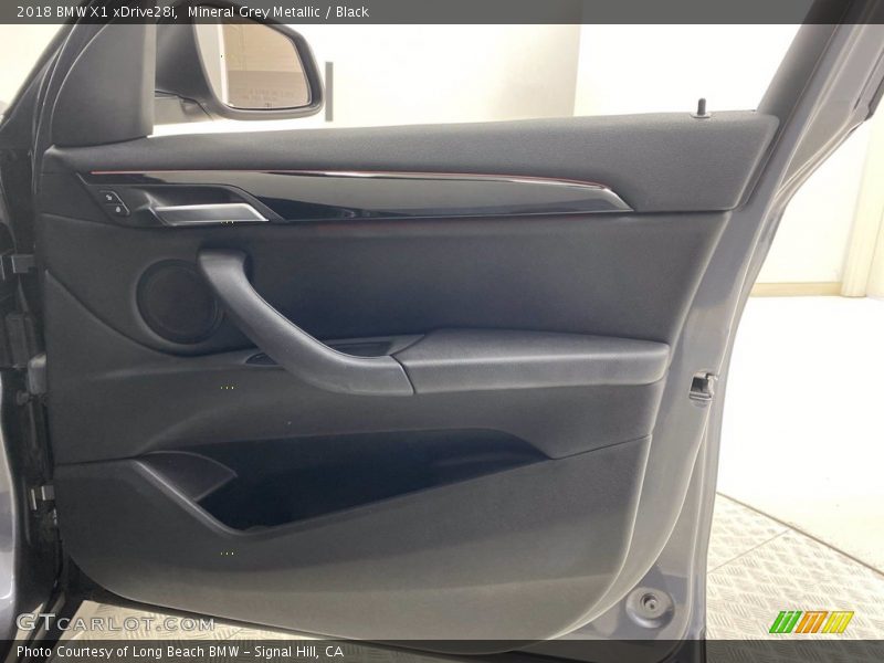 Mineral Grey Metallic / Black 2018 BMW X1 xDrive28i