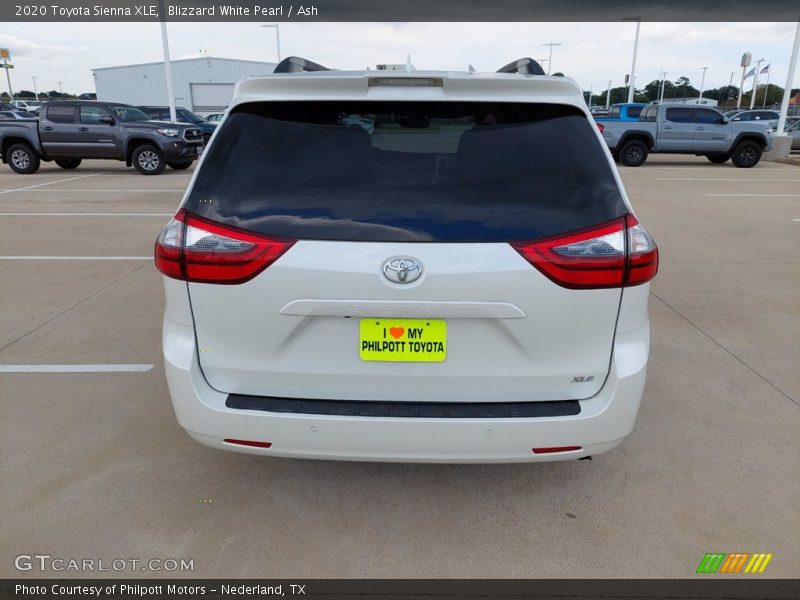 Blizzard White Pearl / Ash 2020 Toyota Sienna XLE