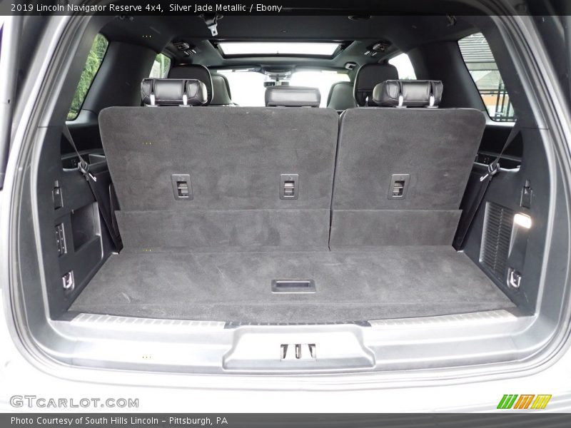  2019 Navigator Reserve 4x4 Trunk