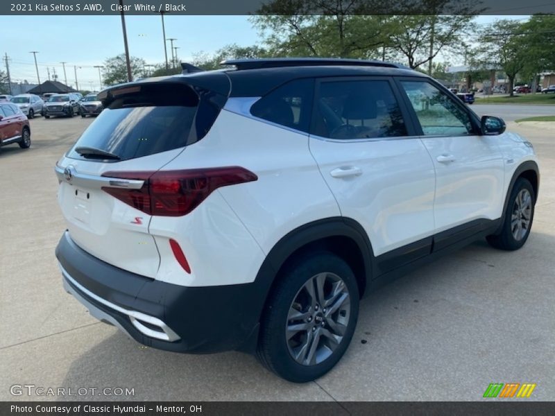 Clear White / Black 2021 Kia Seltos S AWD