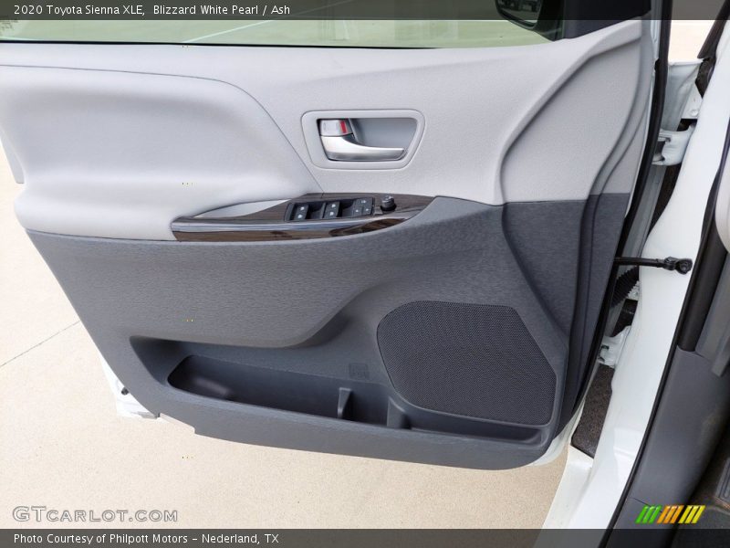 Blizzard White Pearl / Ash 2020 Toyota Sienna XLE