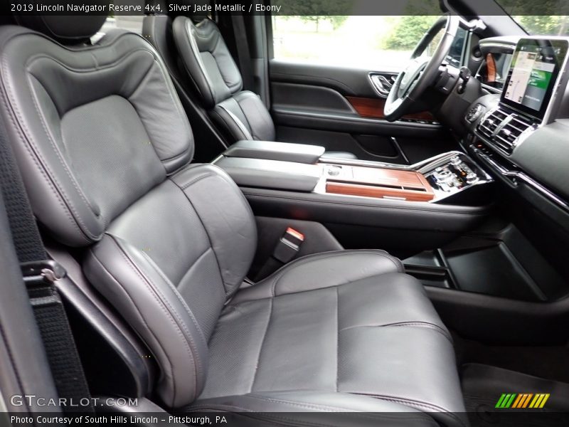 Front Seat of 2019 Navigator Reserve 4x4