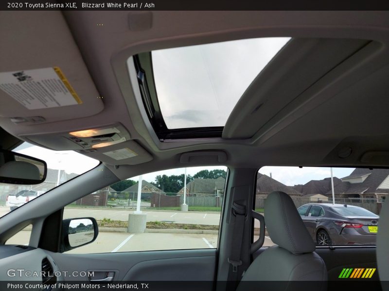 Blizzard White Pearl / Ash 2020 Toyota Sienna XLE