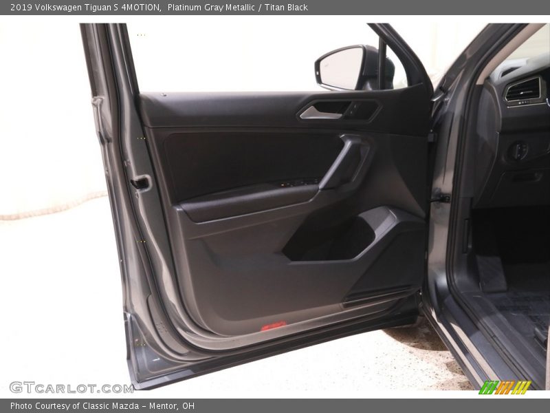 Platinum Gray Metallic / Titan Black 2019 Volkswagen Tiguan S 4MOTION