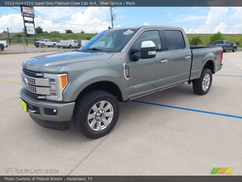 Front 3/4 View of 2019 F250 Super Duty Platinum Crew Cab 4x4