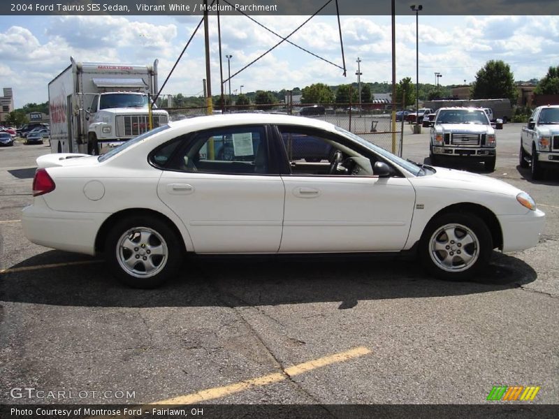 Vibrant White / Medium Parchment 2004 Ford Taurus SES Sedan