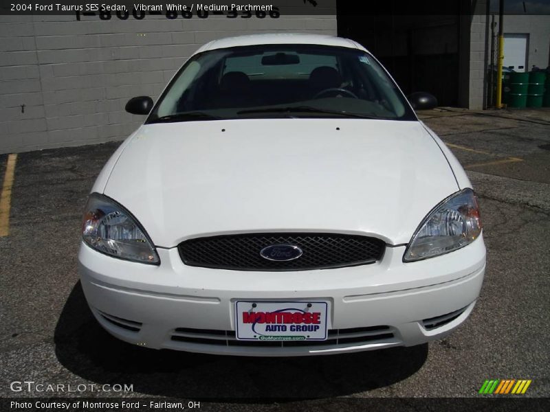 Vibrant White / Medium Parchment 2004 Ford Taurus SES Sedan