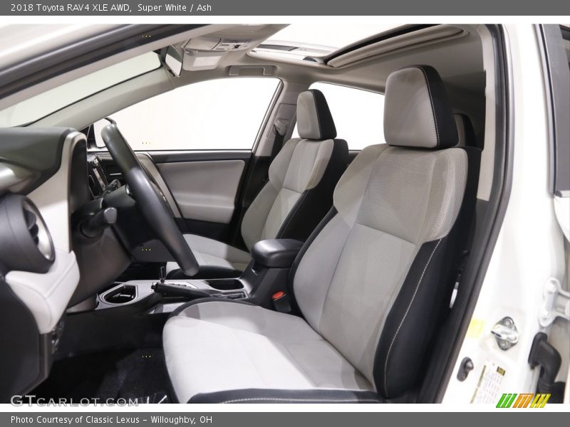 Super White / Ash 2018 Toyota RAV4 XLE AWD