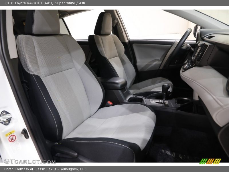 Super White / Ash 2018 Toyota RAV4 XLE AWD