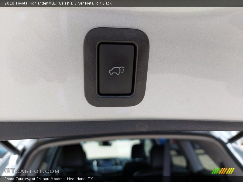 Celestial Silver Metallic / Black 2018 Toyota Highlander XLE