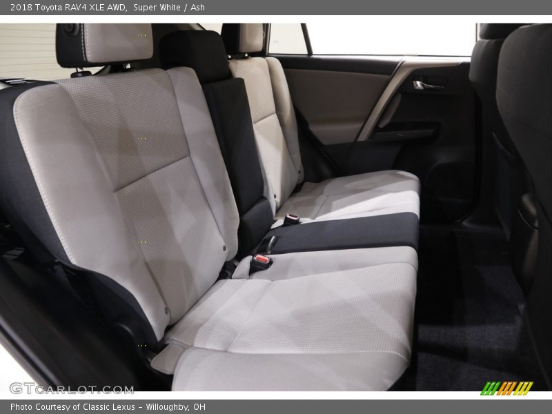 Super White / Ash 2018 Toyota RAV4 XLE AWD