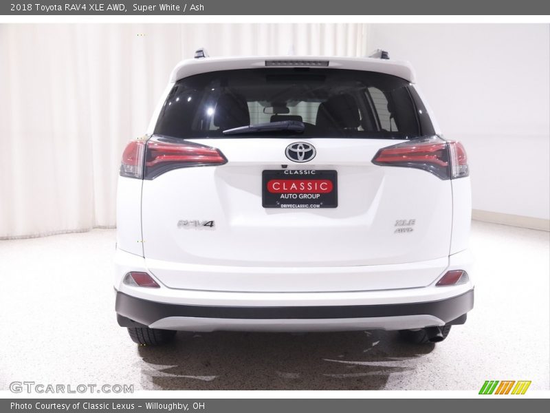 Super White / Ash 2018 Toyota RAV4 XLE AWD