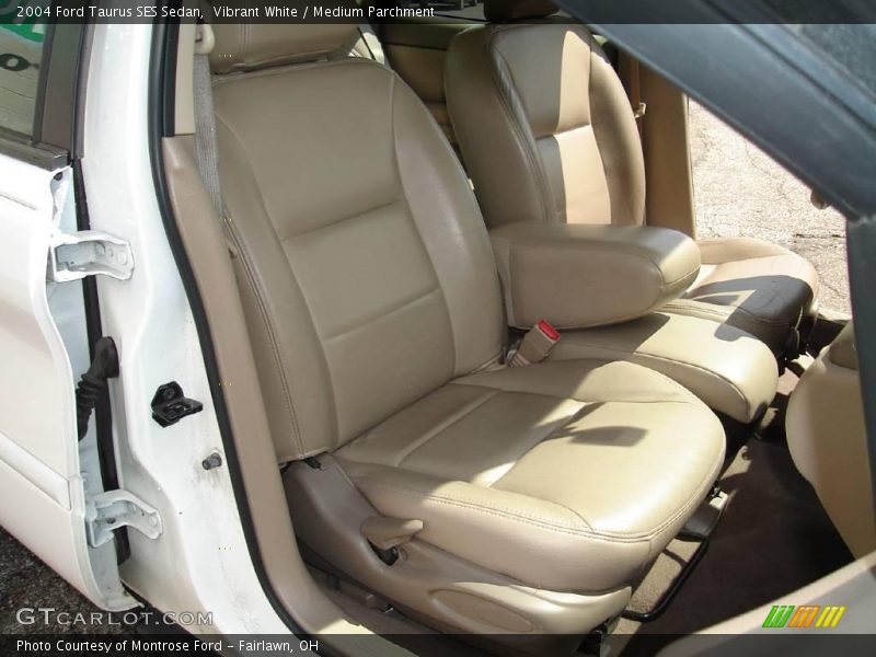 Vibrant White / Medium Parchment 2004 Ford Taurus SES Sedan