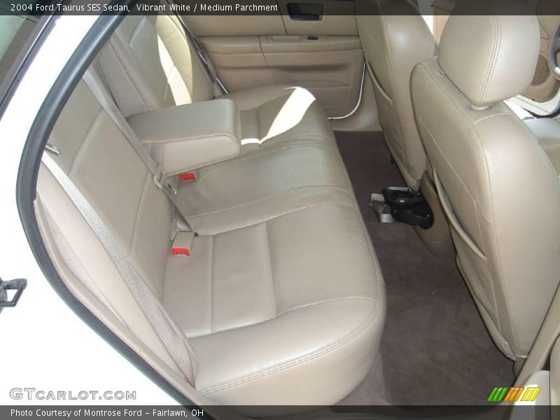 Vibrant White / Medium Parchment 2004 Ford Taurus SES Sedan