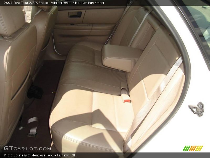 Vibrant White / Medium Parchment 2004 Ford Taurus SES Sedan