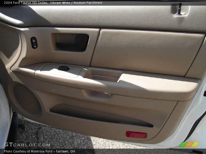 Vibrant White / Medium Parchment 2004 Ford Taurus SES Sedan