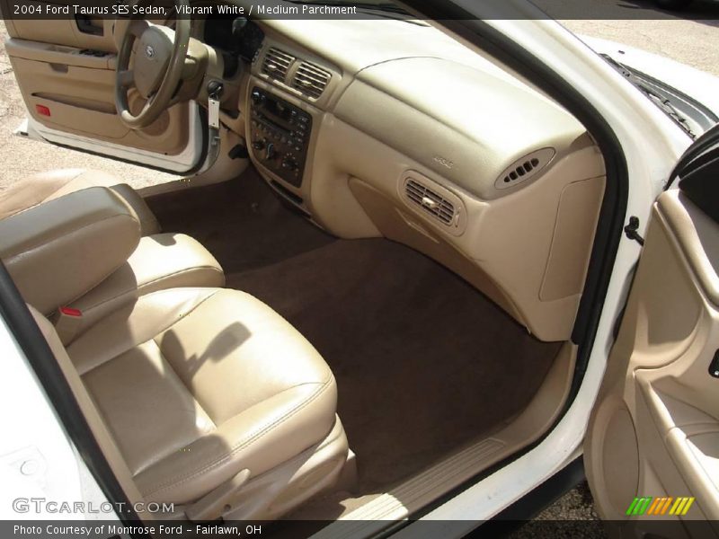 Vibrant White / Medium Parchment 2004 Ford Taurus SES Sedan