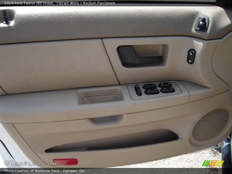 Vibrant White / Medium Parchment 2004 Ford Taurus SES Sedan