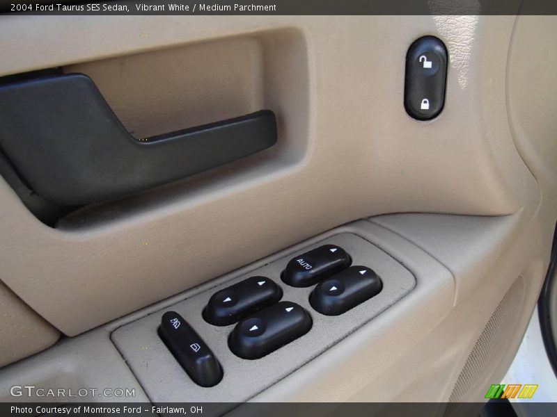 Vibrant White / Medium Parchment 2004 Ford Taurus SES Sedan