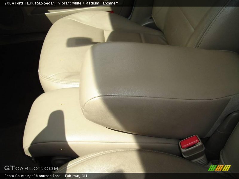 Vibrant White / Medium Parchment 2004 Ford Taurus SES Sedan