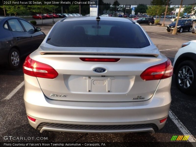 Ingot Silver Metallic / Charcoal Black 2015 Ford Focus SE Sedan