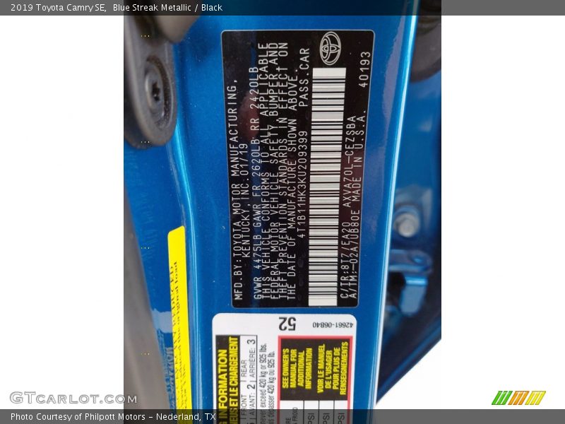 Blue Streak Metallic / Black 2019 Toyota Camry SE