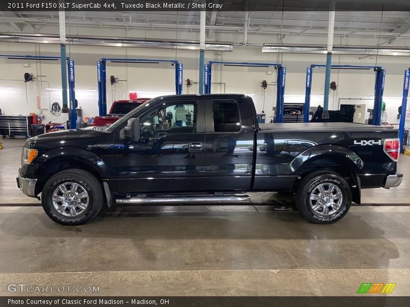 Tuxedo Black Metallic / Steel Gray 2011 Ford F150 XLT SuperCab 4x4