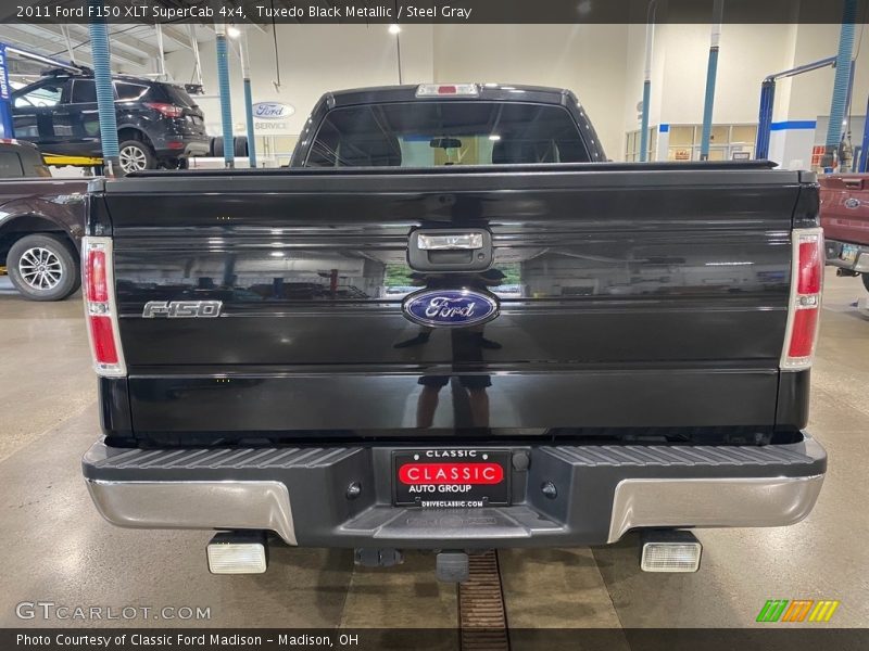 Tuxedo Black Metallic / Steel Gray 2011 Ford F150 XLT SuperCab 4x4