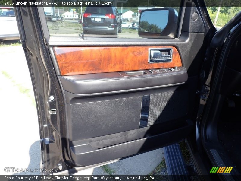 Door Panel of 2015 Navigator L 4x4