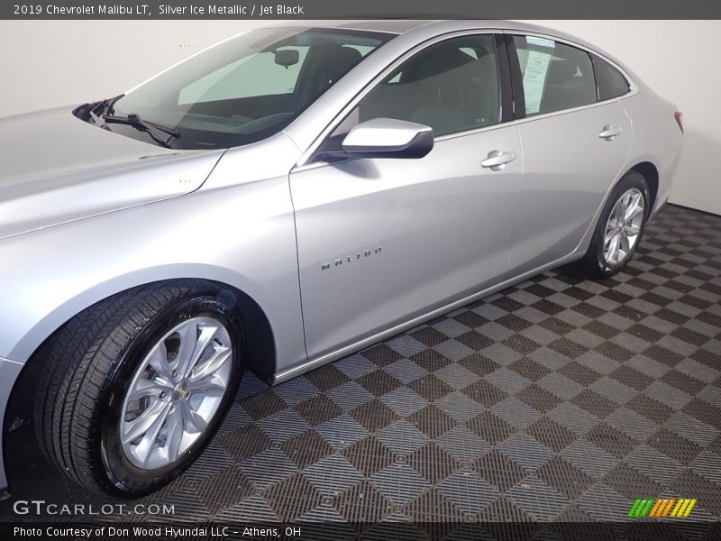 Silver Ice Metallic / Jet Black 2019 Chevrolet Malibu LT