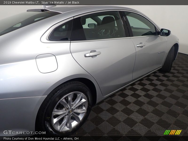 Silver Ice Metallic / Jet Black 2019 Chevrolet Malibu LT