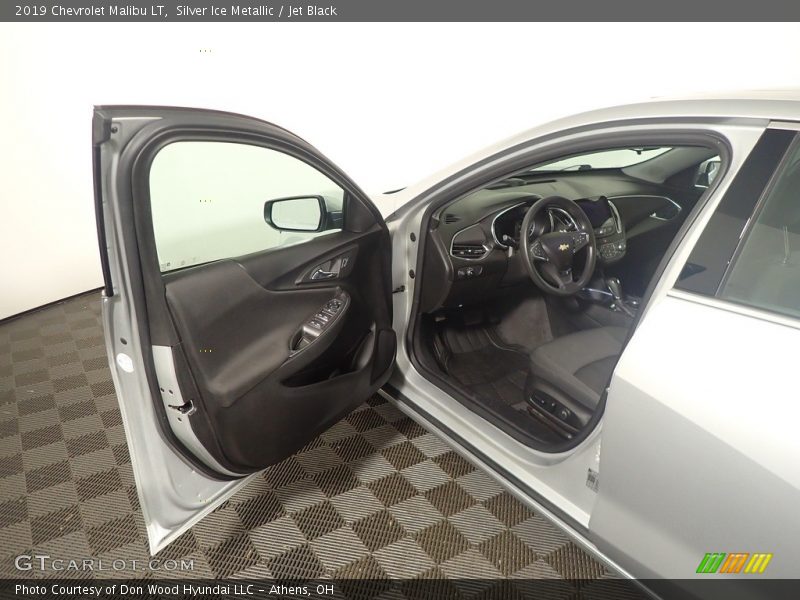 Silver Ice Metallic / Jet Black 2019 Chevrolet Malibu LT