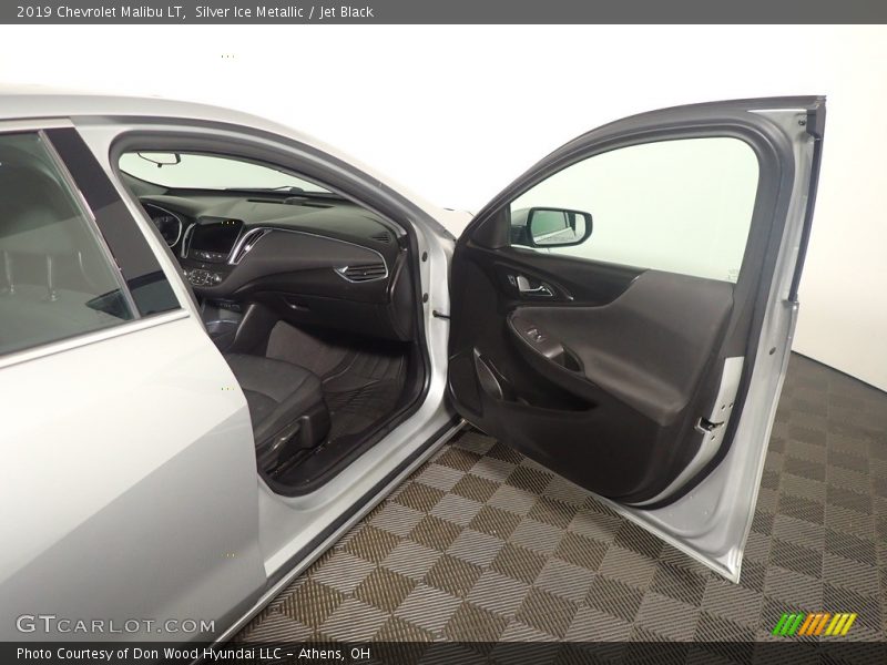 Silver Ice Metallic / Jet Black 2019 Chevrolet Malibu LT