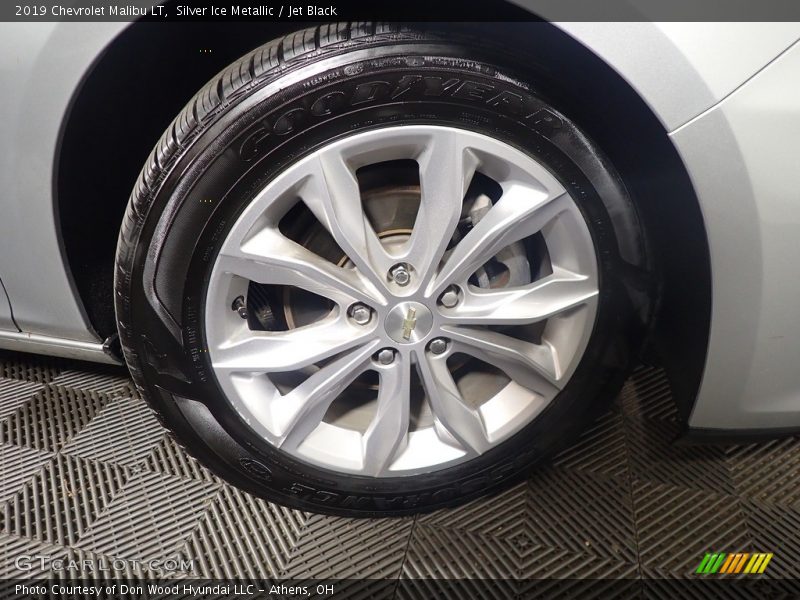 Silver Ice Metallic / Jet Black 2019 Chevrolet Malibu LT