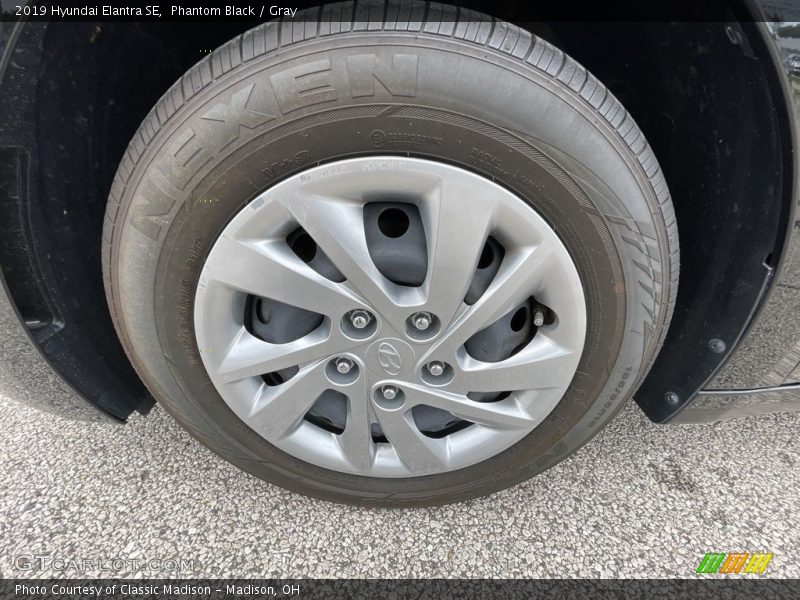 Phantom Black / Gray 2019 Hyundai Elantra SE