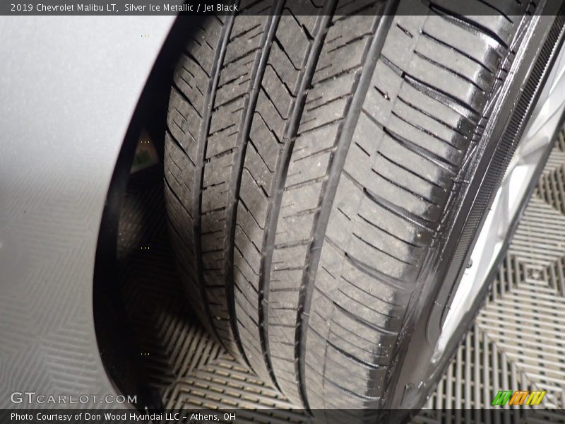 Silver Ice Metallic / Jet Black 2019 Chevrolet Malibu LT