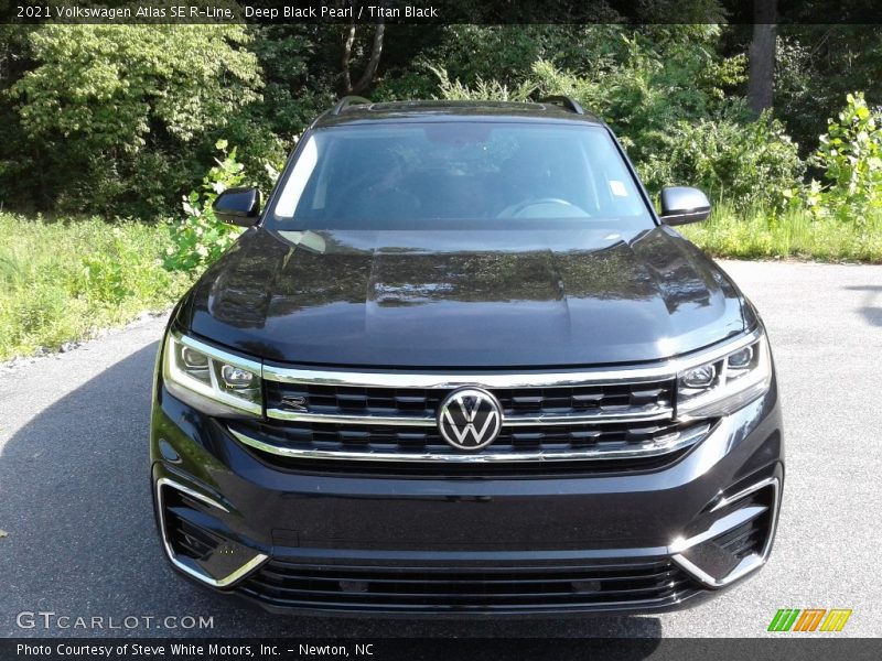 Deep Black Pearl / Titan Black 2021 Volkswagen Atlas SE R-Line