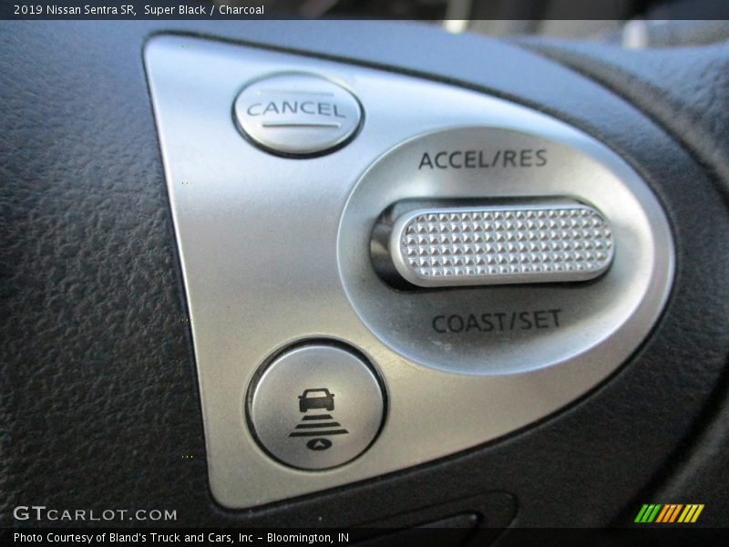 Super Black / Charcoal 2019 Nissan Sentra SR