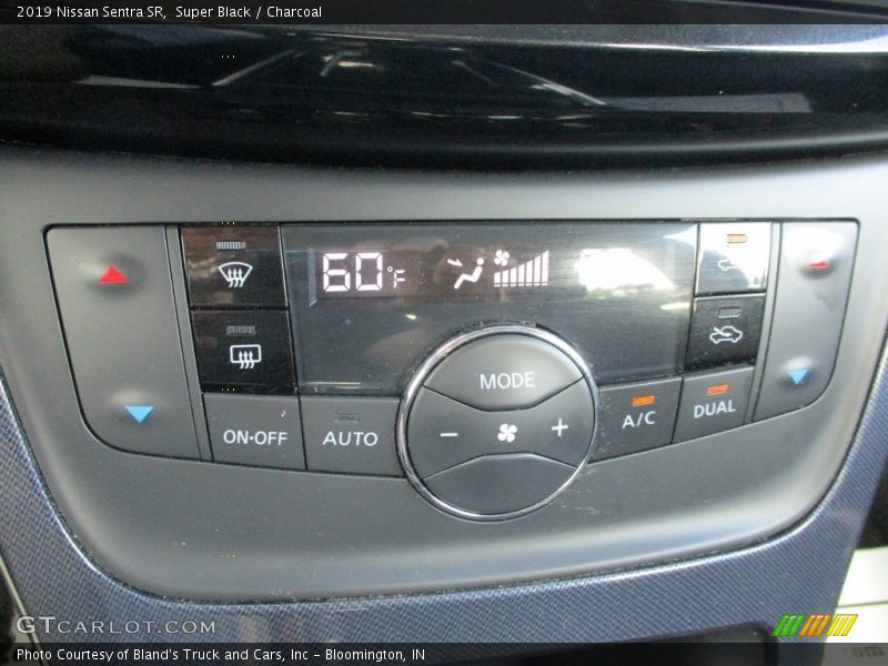 Super Black / Charcoal 2019 Nissan Sentra SR