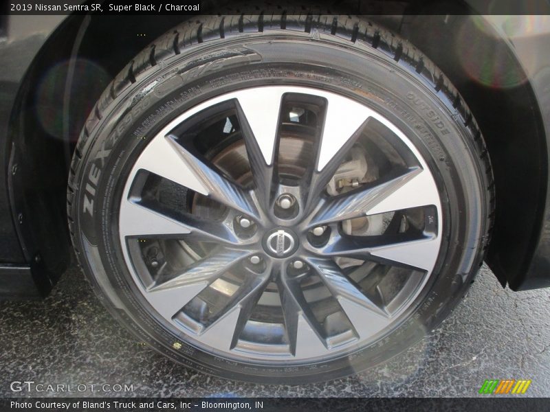 Super Black / Charcoal 2019 Nissan Sentra SR