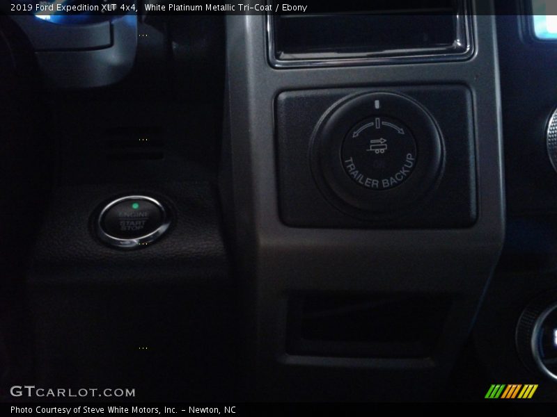 White Platinum Metallic Tri-Coat / Ebony 2019 Ford Expedition XLT 4x4