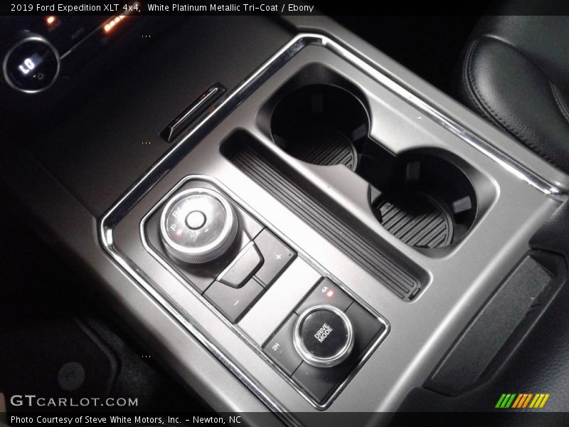 White Platinum Metallic Tri-Coat / Ebony 2019 Ford Expedition XLT 4x4