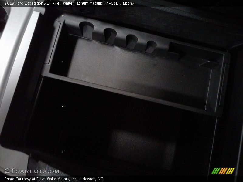 White Platinum Metallic Tri-Coat / Ebony 2019 Ford Expedition XLT 4x4