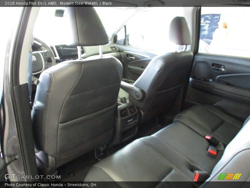 Modern Steel Metallic / Black 2018 Honda Pilot EX-L AWD