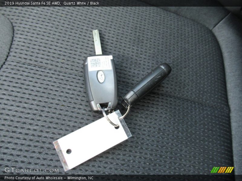 Quartz White / Black 2019 Hyundai Santa Fe SE AWD