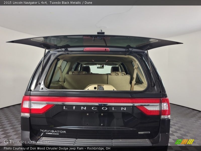 Tuxedo Black Metallic / Dune 2015 Lincoln Navigator L 4x4