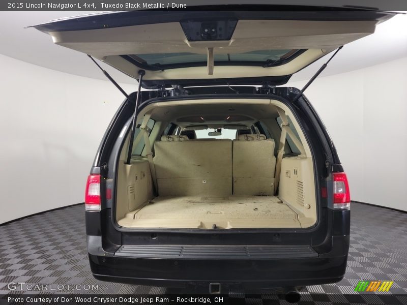  2015 Navigator L 4x4 Trunk