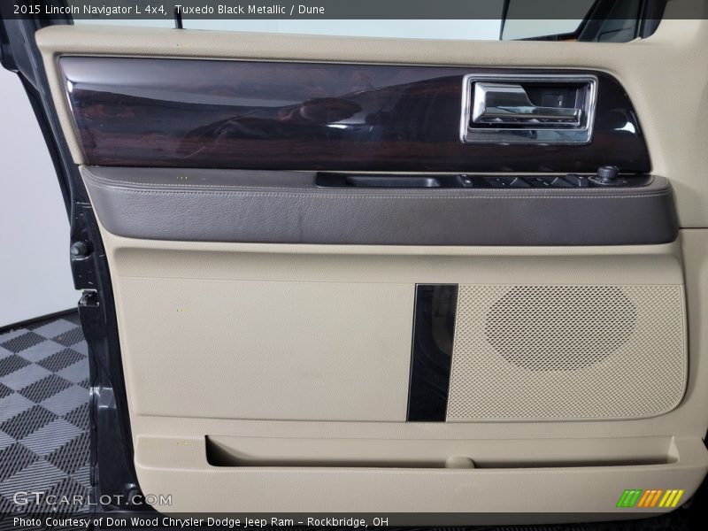 Door Panel of 2015 Navigator L 4x4