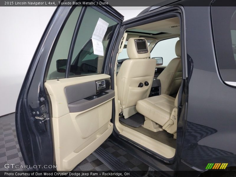 Door Panel of 2015 Navigator L 4x4