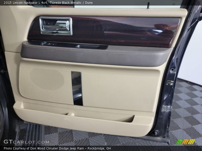 Door Panel of 2015 Navigator L 4x4